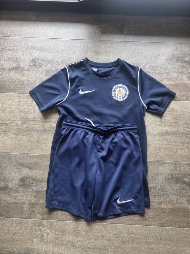 Chaqueta y equipacion entreno Gimnástic Manresa N