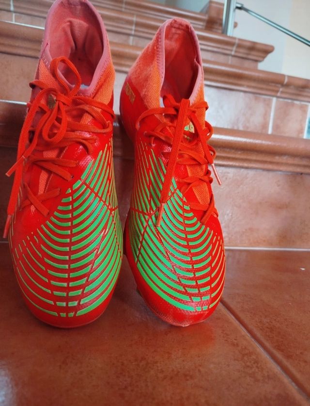 Botas de fútbol Adidas Predator gama media