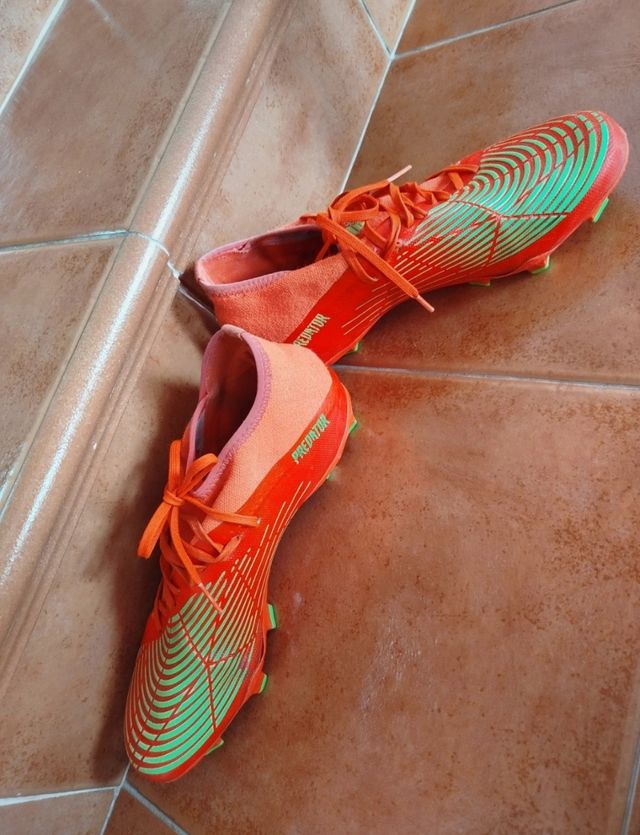 Botas de fútbol Adidas Predator gama media