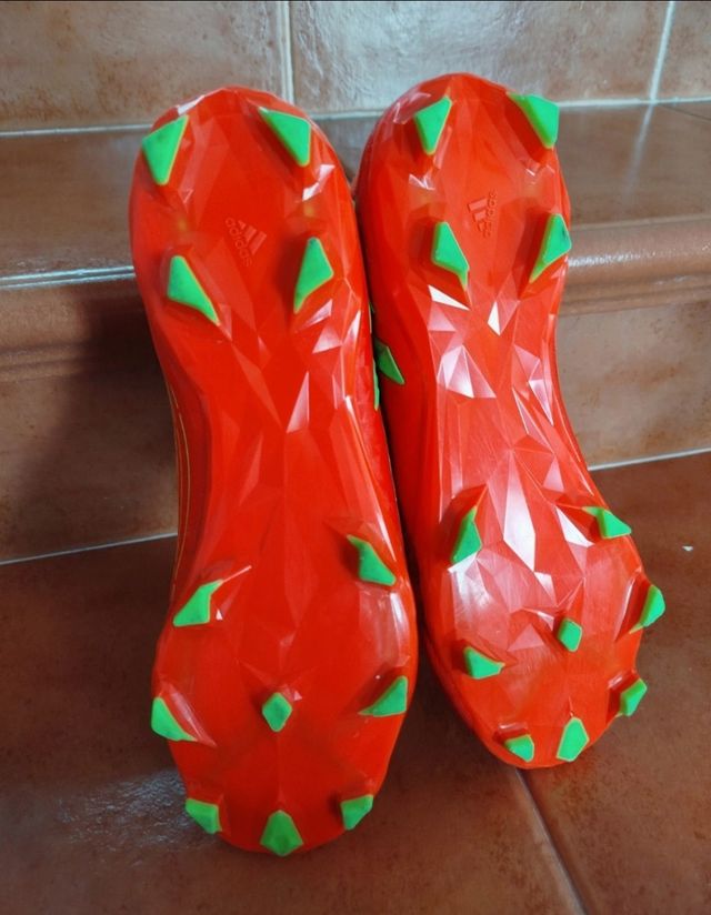 Botas de fútbol Adidas Predator gama media