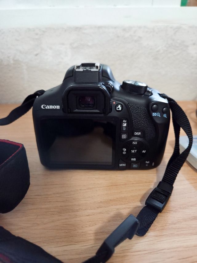 Canon EOS 1300D + 2 objetivos