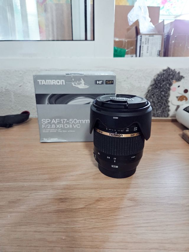 Canon EOS 1300D + 2 objetivos