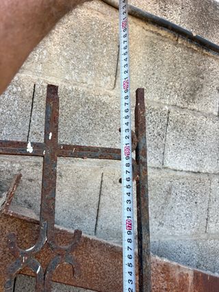 Reja antigua de hierro forjado