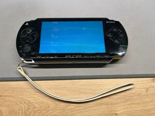 PSP Sony nera + Prince of Persia Revelations