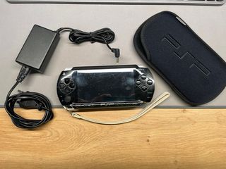 PSP Sony nera + Prince of Persia Revelations