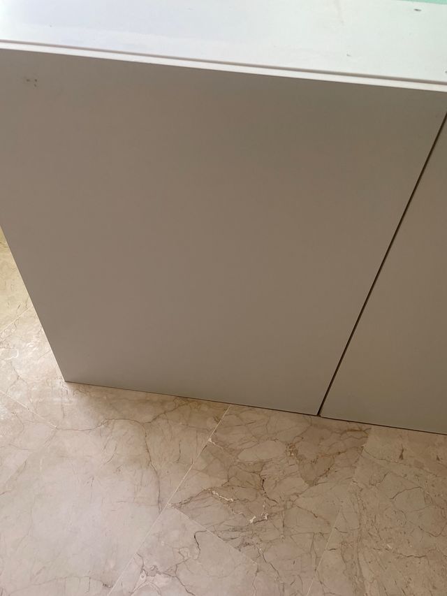 Mueble blanco de madera