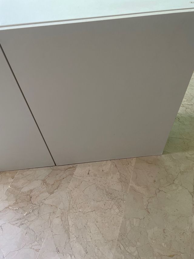 Mueble blanco de madera