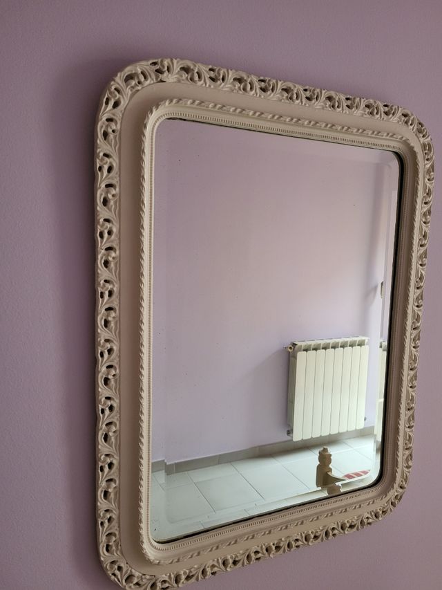 Specchio vintage in legno bianco
