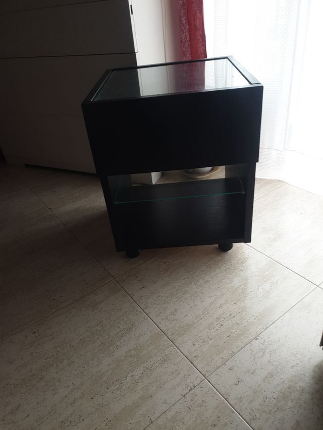 Mesita negra auxiliar - cristal