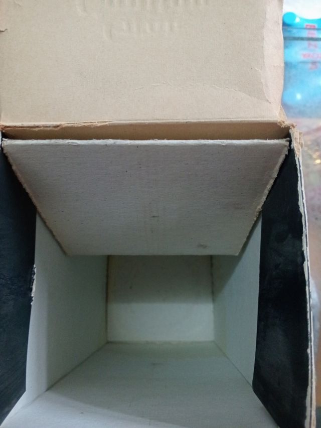 Caja de carton con sorpresa para colección 60años