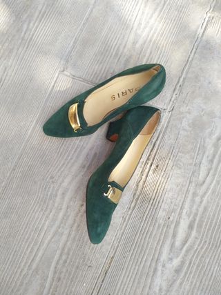 Zapatos salón ante verdes, dorados, talla 38