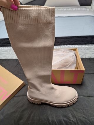 Botas altas beige de punto