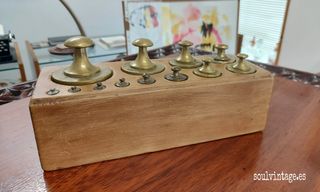 Antiguo juego de pesas de latón