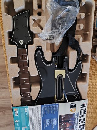 2 Guitarras Guitar Hero Live Wii U en su caja