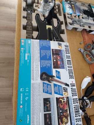 2 Guitarras Guitar Hero Live Wii U en su caja