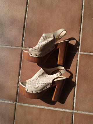 Sandalias tacón beige talla 39