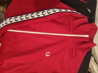 Chaqueta Fred Perry roja