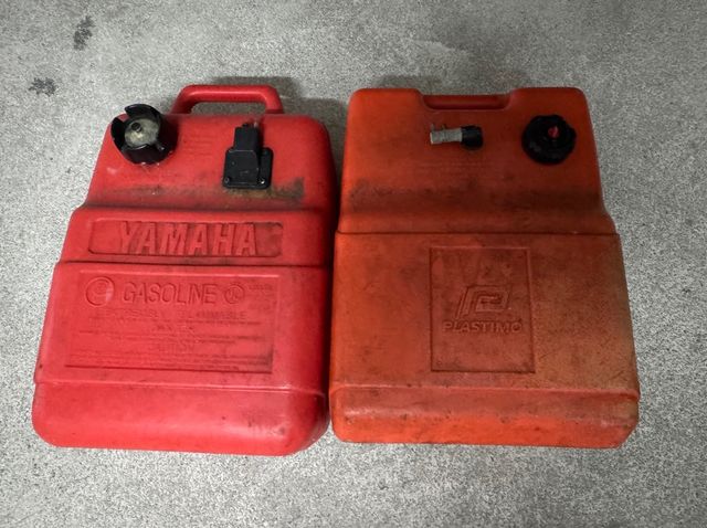 2 Depósitos gasolina Yamaha & Plastimo
