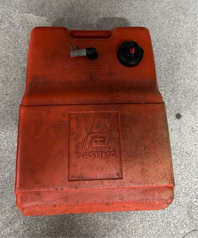 2 Depósitos gasolina Yamaha & Plastimo