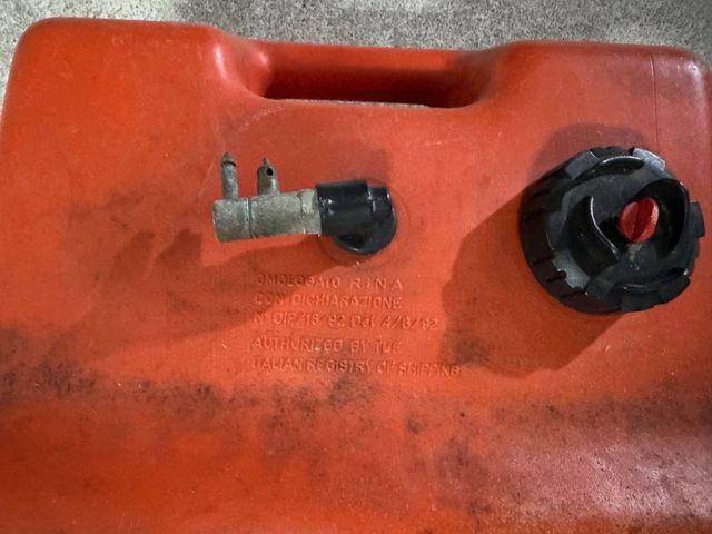 2 Depósitos gasolina Yamaha & Plastimo