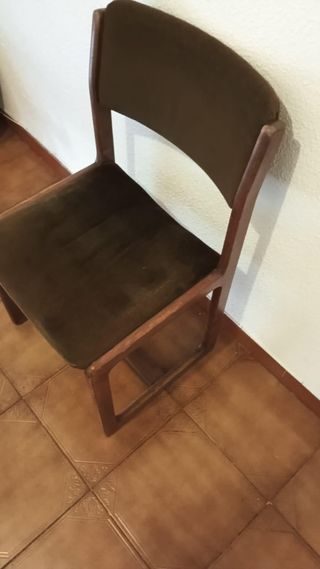Sillas vintage madera y terciopelo.