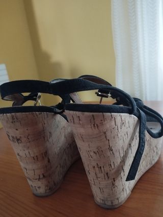 Sandalias negras cuñas corcho