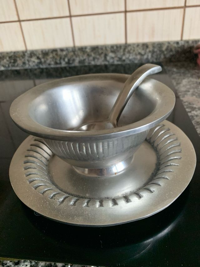 Salsera metal antigua c/cuchara