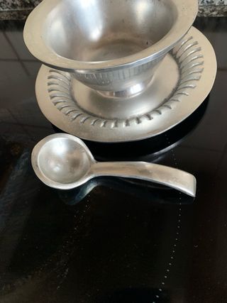 Salsera metal antigua c/cuchara