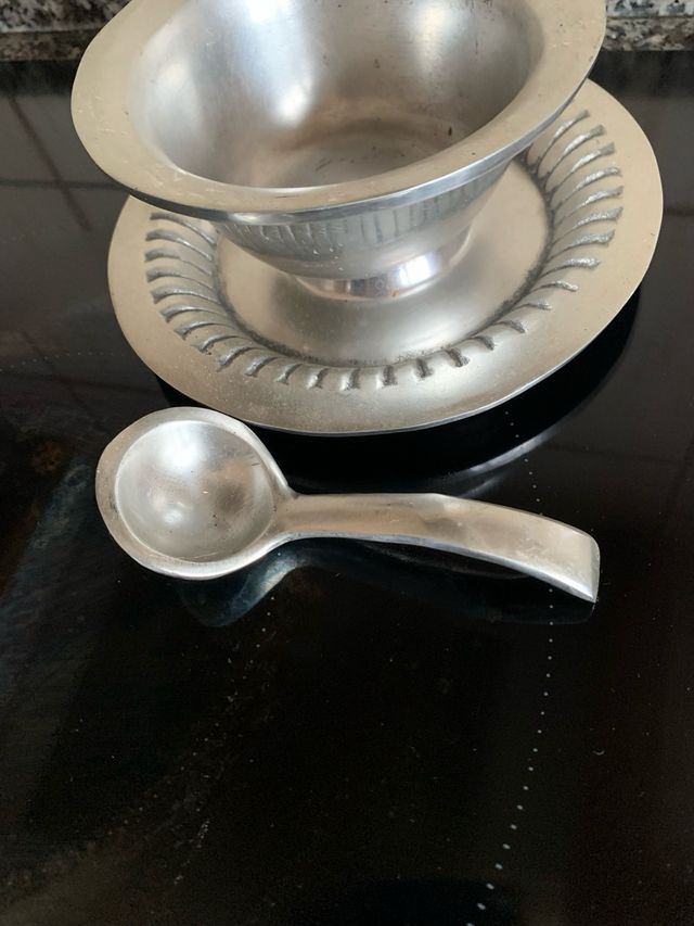 Salsera metal antigua c/cuchara