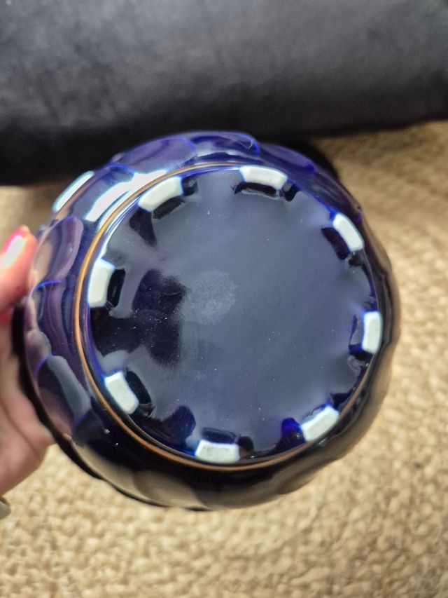 Grande scatola di caramelle blu