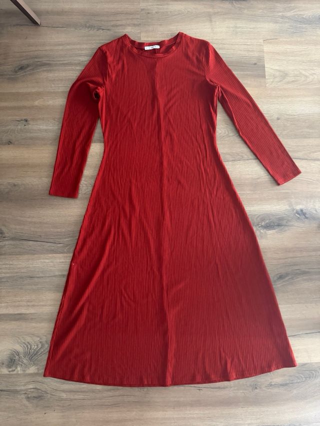 Vestido rojo midi (yo mido 164 cm) 