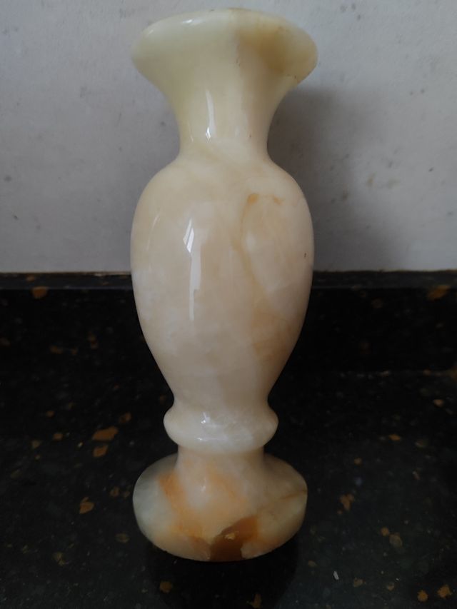 Vaso antico in alabastro