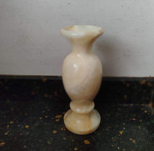 Vaso antico in alabastro