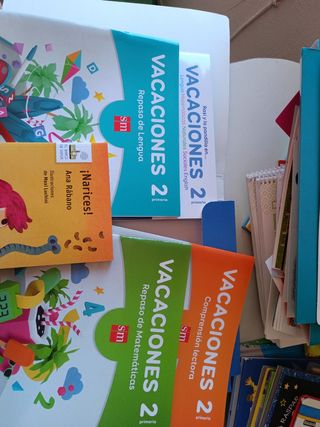 Cuatro libros de vacaciones repaso 2 primaria 