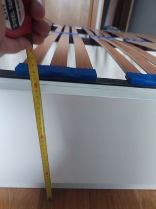 Cama blanca con almacenaje