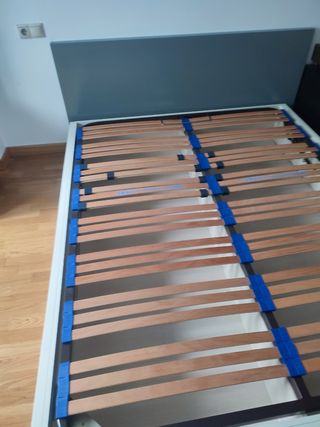 Cama blanca con almacenaje