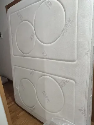 Cama blanca con almacenaje