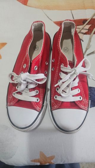 Zapatillas rojas tipo Converse
