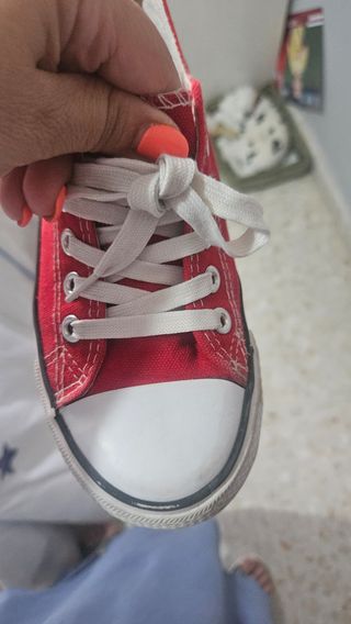 Zapatillas rojas tipo Converse
