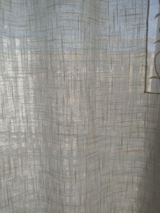 1 Cortina lino, con transparencias y bordados.