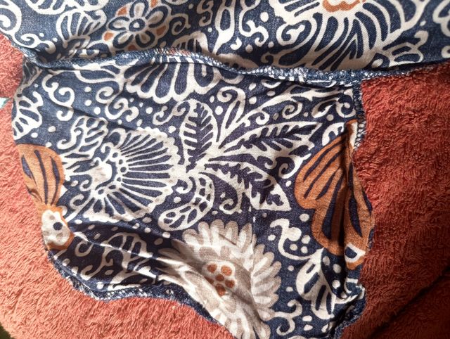 Vestido floral verano azul marino caldero, blanco