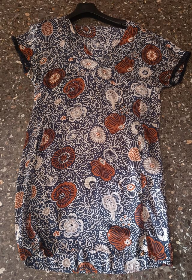 Vestido floral verano azul marino caldero, blanco