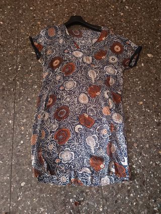 Vestido floral verano azul marino caldero, blanco