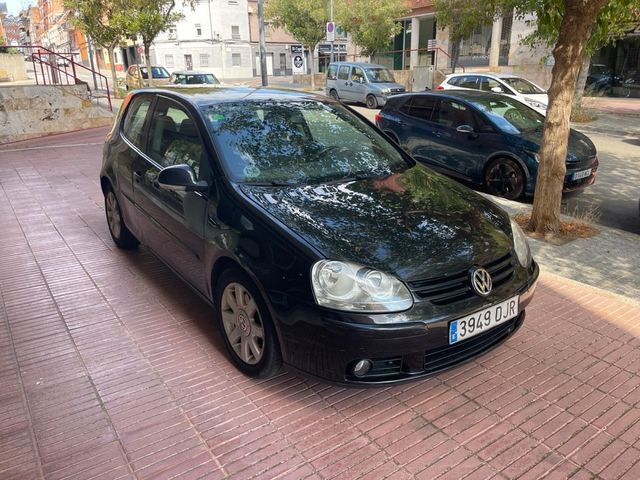 Volkswagen Golf 2005 - 3,900€ -