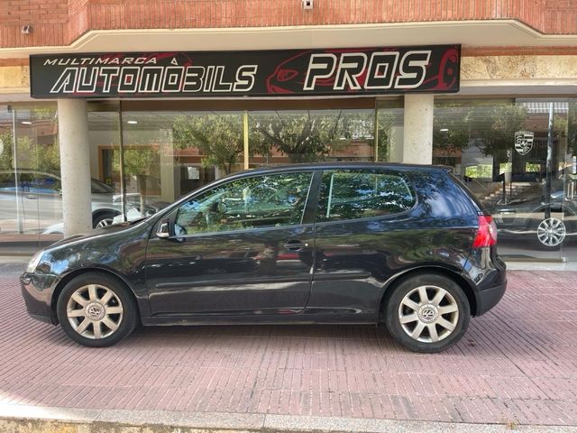 Volkswagen Golf 2005 - 3,900€ -