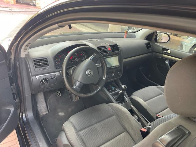 Volkswagen Golf 2005 - 3,900€ -
