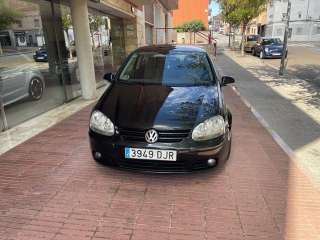 Volkswagen Golf 2005 - 3,900€ -