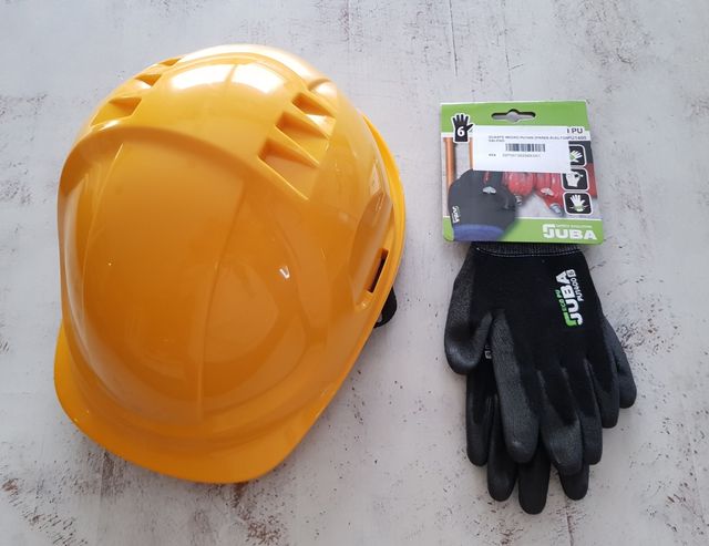 Casco y guantes trabajo