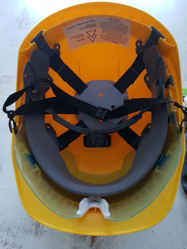 Casco y guantes trabajo