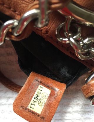 Bolso Chanel tote en piel.